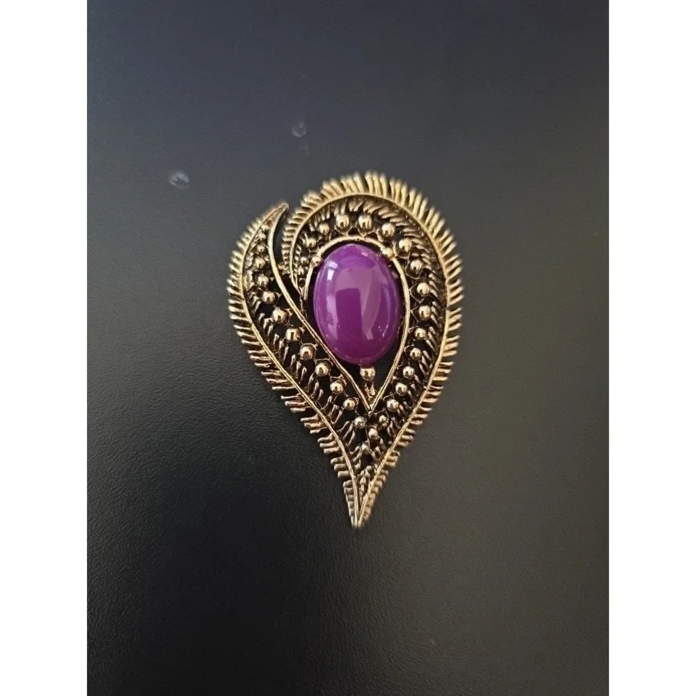 Vintage Purple Teardrop‎ Oval  Elegant Gold Tone Petal Brooch Pin